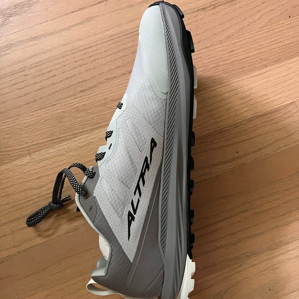 NWT Altra Gray Athletic Shoes with Robust Sole - Picture 2 of 4
